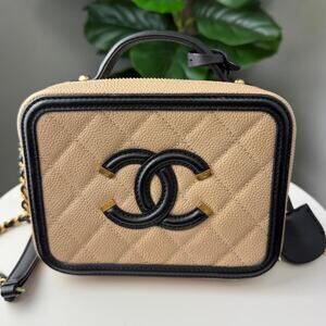 💎✨Authentic Chanel Filigree Vanity Case Hand Bag